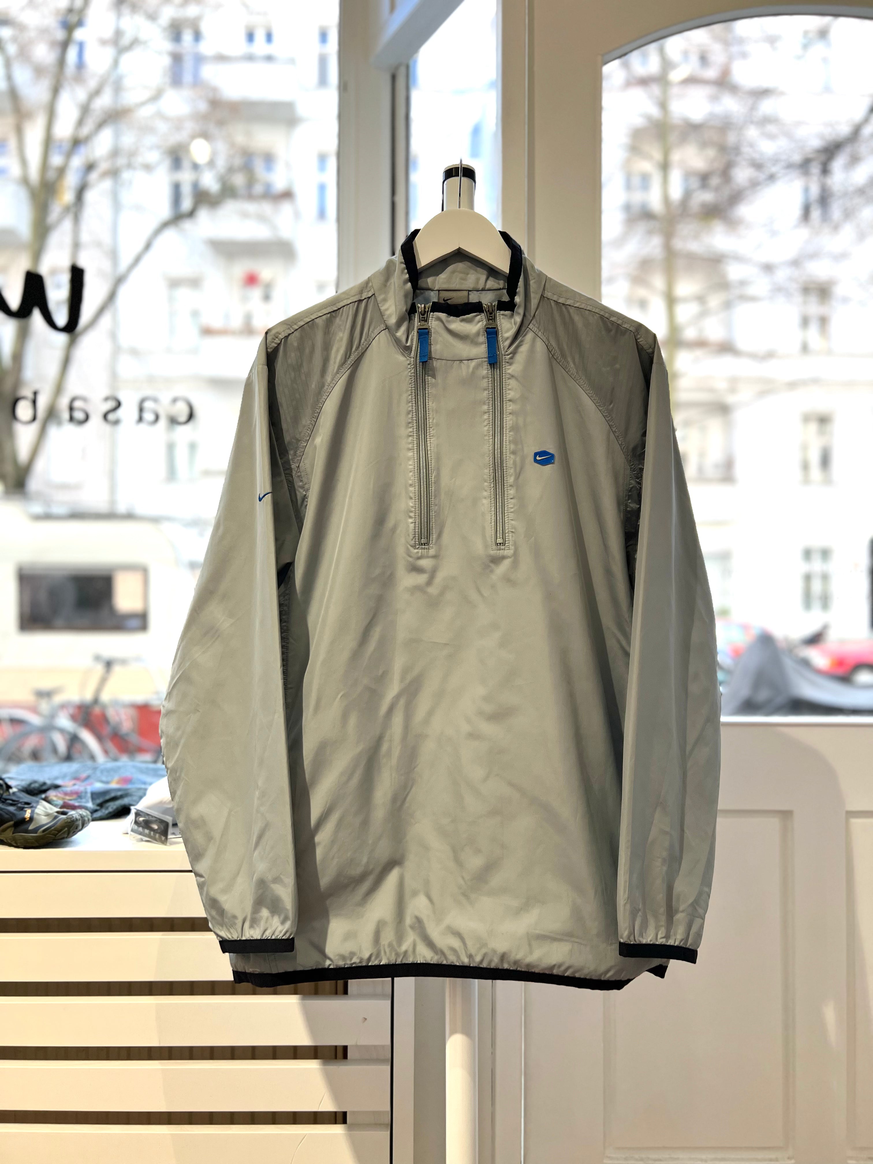 Nike lightweight half-zip jacket　