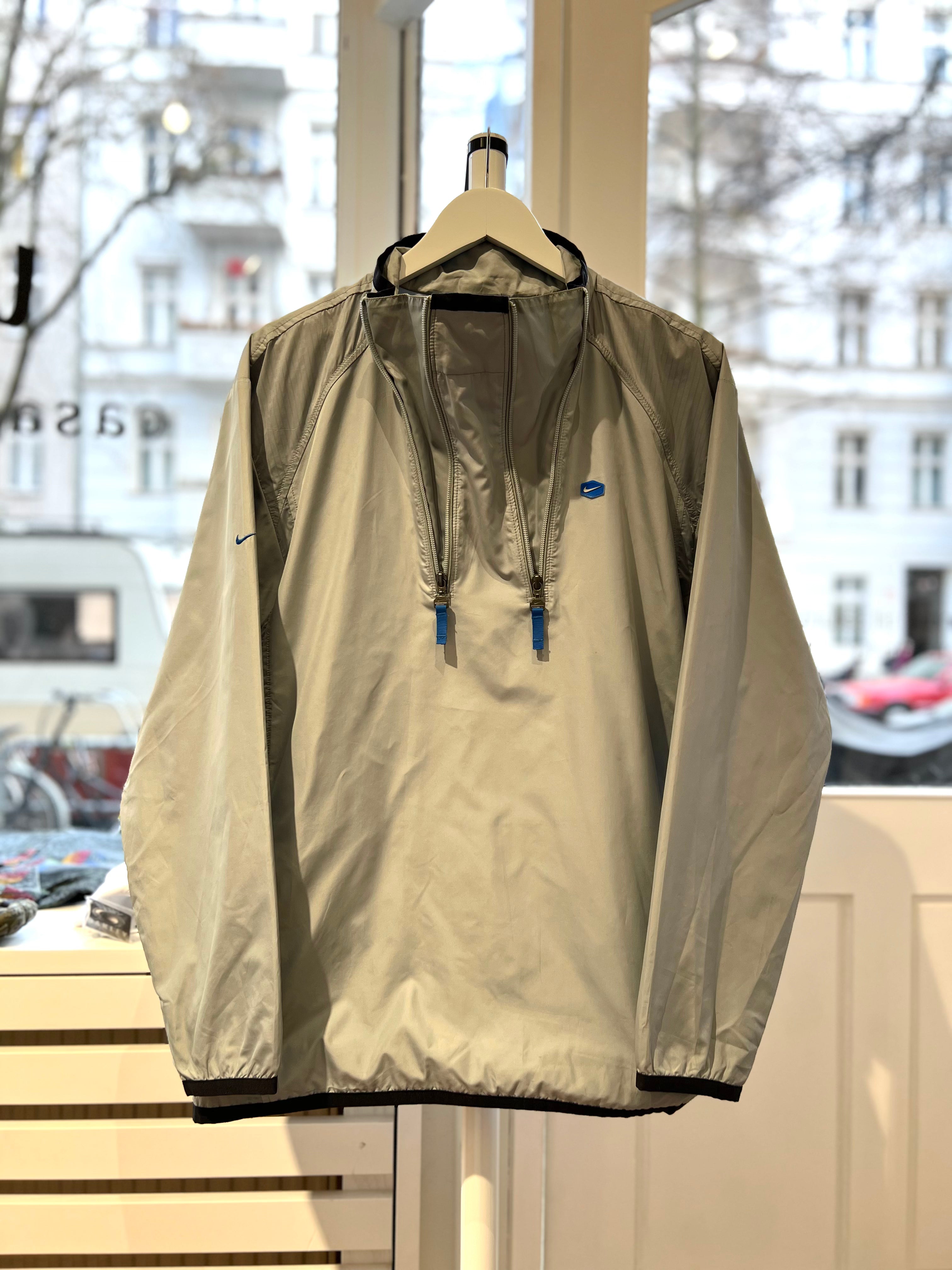 Nike lightweight half-zip jacket　